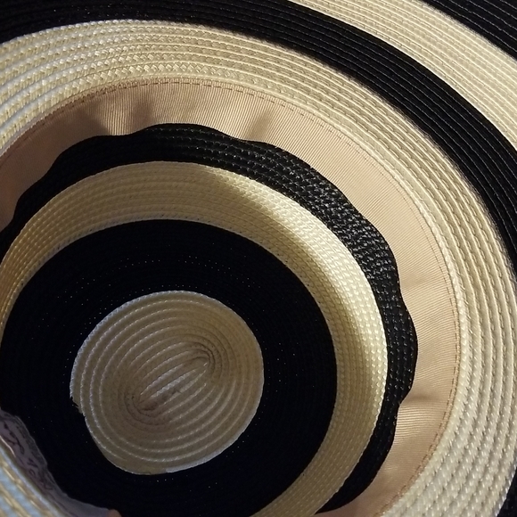 Kate Landry Cream & Black Chic Striped Floppy Summer Sun Hat - Picture 5 of 9